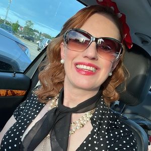 Meet your Posher, Angela